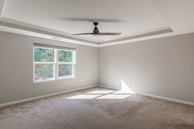 Building Photo - Experience modern comfort in this spacious 4+ bedroom home