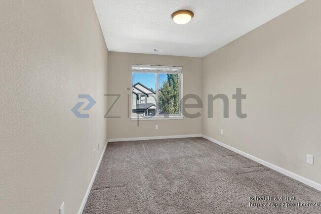 Building Photo - 2812 25th Pl