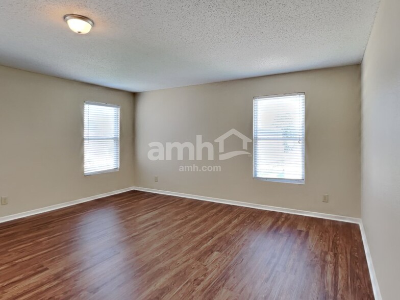 Building Photo - 2317 Bridlewood Dr