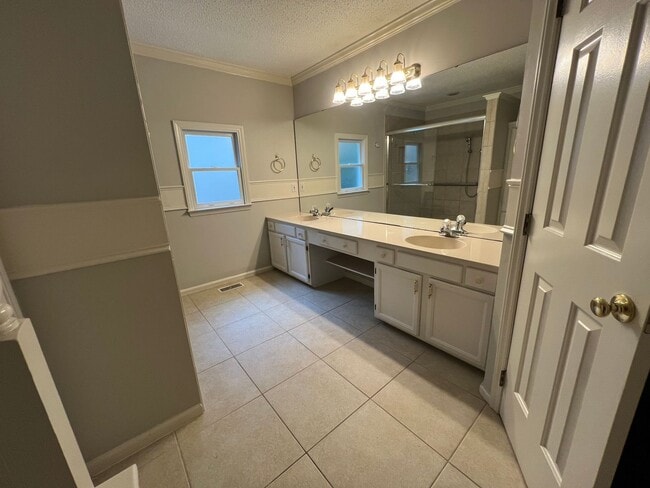 Building Photo - 4 Bedroom 2.5 Bathroom House for rent in Cary NC