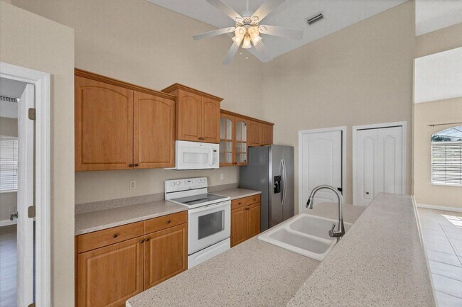 Building Photo - South Venice Annual Pool Home for Rent