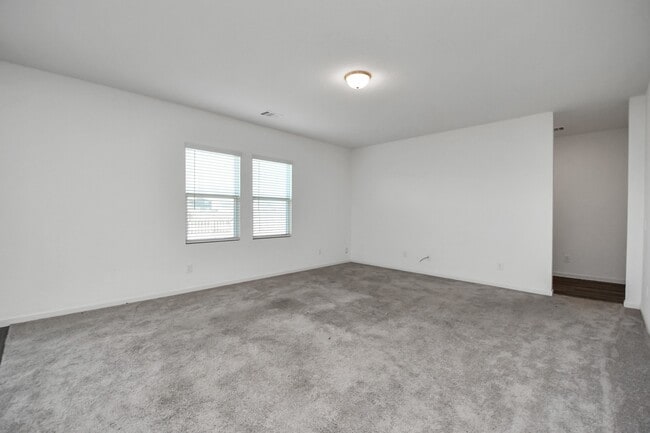 Building Photo - 4910 Highland Spgs Dr