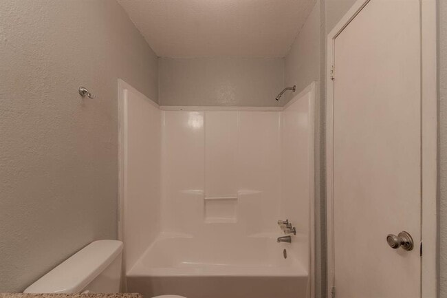 Building Photo - 100 Uhland Rd