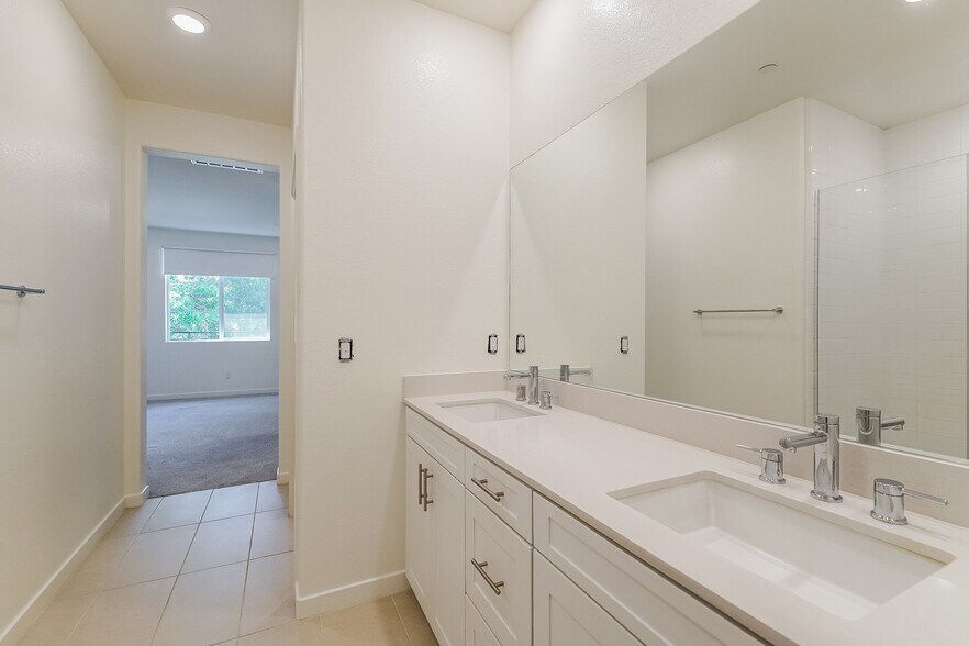 Building Photo - 8255 Sophie Ct
