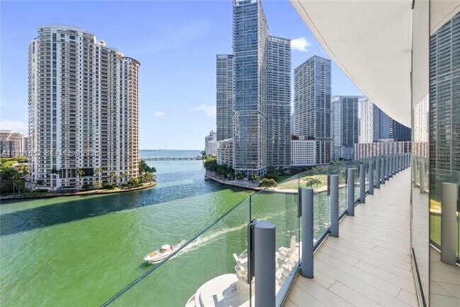 Building Photo - 300 Biscayne Blvd Way