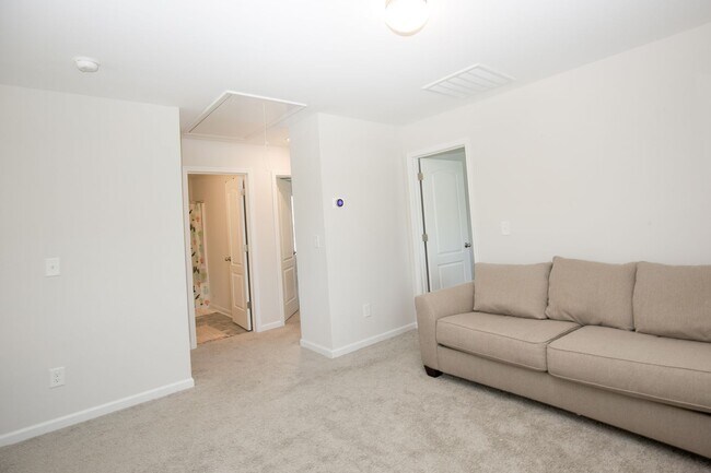Building Photo - Coming up soon!!!!Centric beautiful proper...