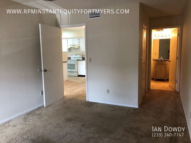 Building Photo - 5323 Summerlin Rd