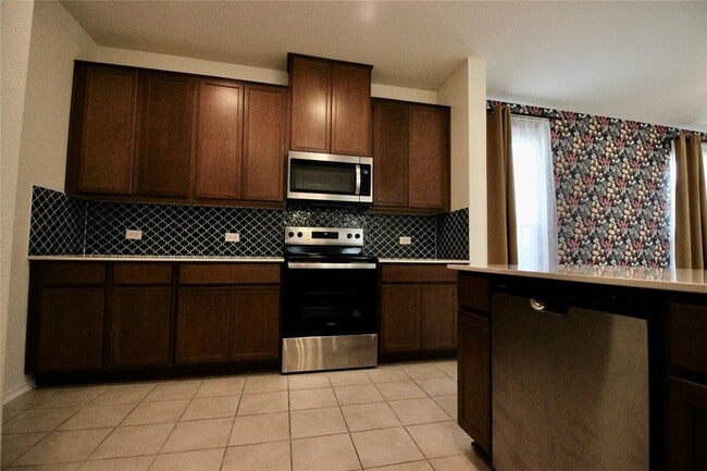 Building Photo - 240 Robert Hightower Dr