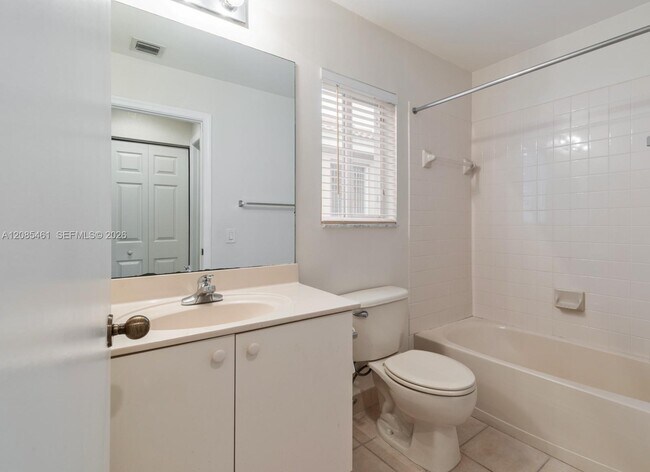 Building Photo - 1211 Golden Cane Dr