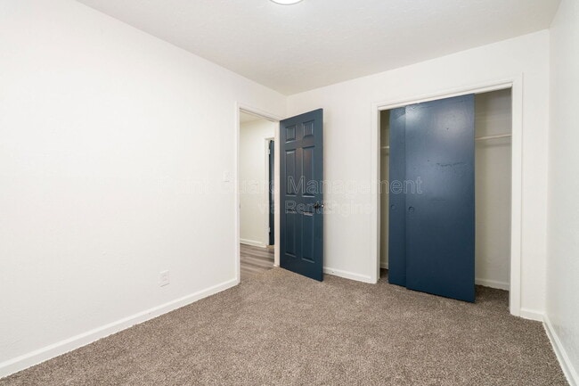 Building Photo - 654 S Eastridge Dr