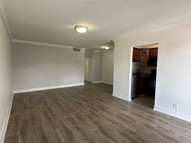 Building Photo - 1400 NE 56th St