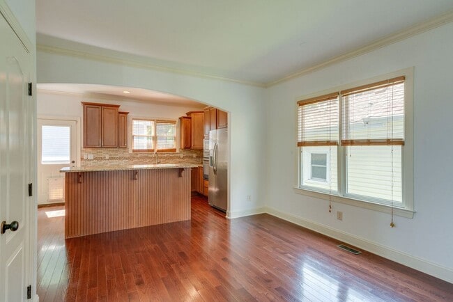 Building Photo - Stunning 3BE/2.5BA home in the heart of Ho...