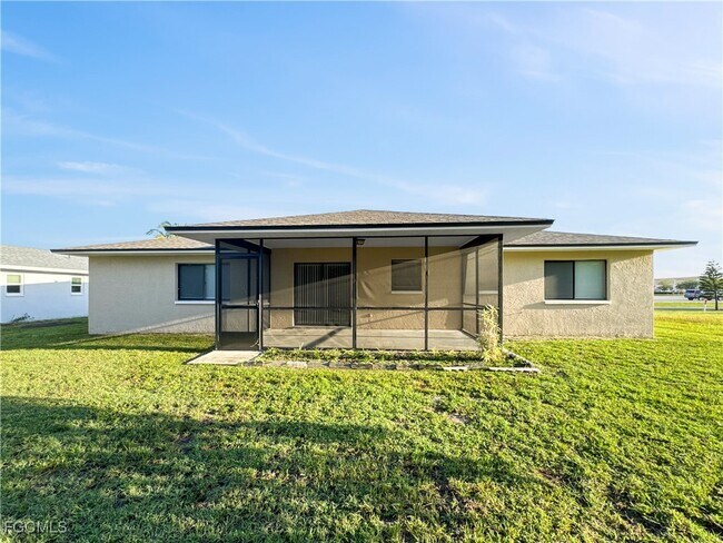 Building Photo - 133 SE 25th Ln