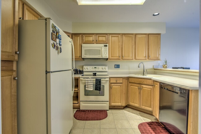 Kitchen - 6506 Serenade Plz