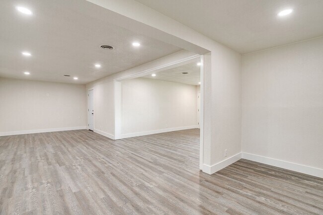 Building Photo - 3812 Linkwood Dr