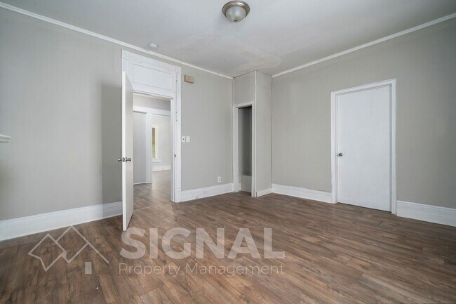 Building Photo - 625 5th Way