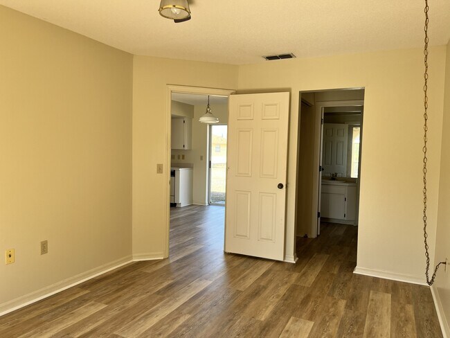 Building Photo - 4993 Reagen Way