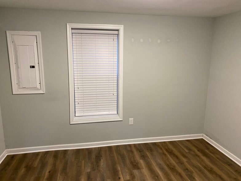 Building Photo - 5804 Berwyn Rd