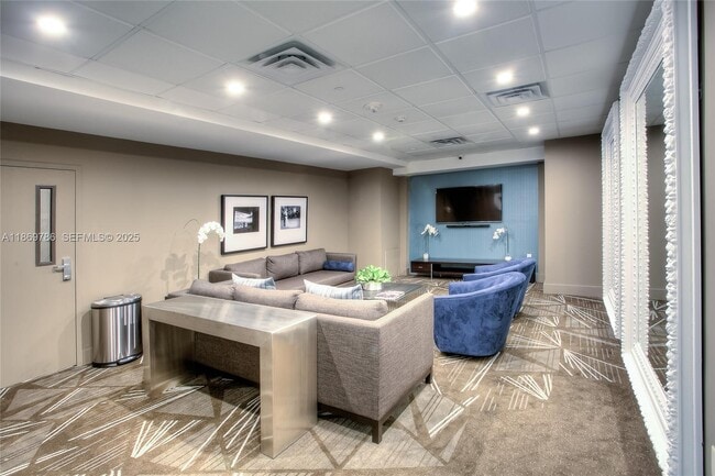 Building Photo - 5701 Collins Ave