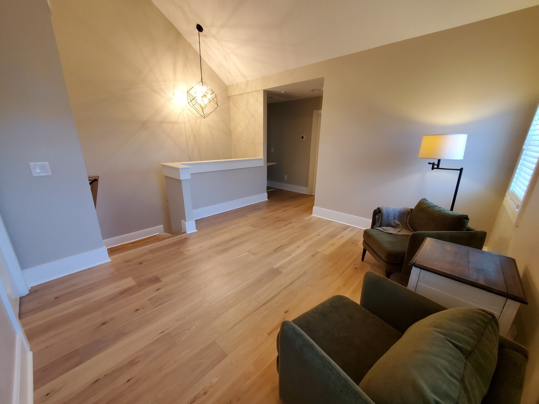 Unique sitting area at the top of the stairs with massive vaulted ceilings. - 1021 Cheatham Pl