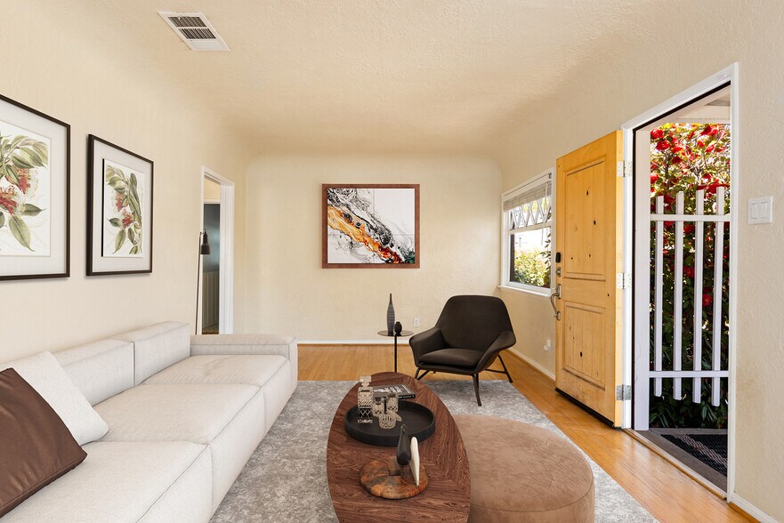 Building Photo - 4841 Avoca St
