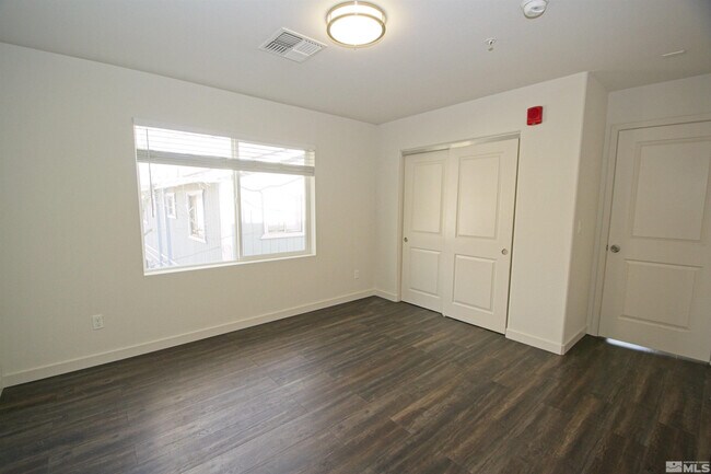 Building Photo - 626 Valley Rd