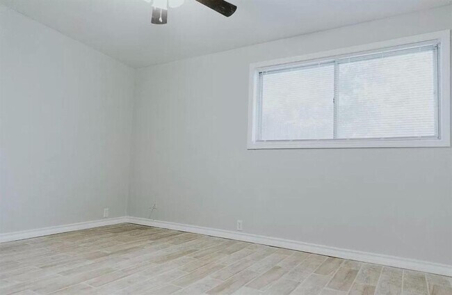 Building Photo - Charming 3/2/1 Home on a Quiet Cul-de-Sac