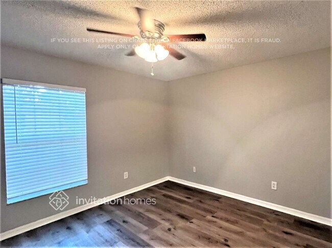 Building Photo - 1918 Knollcrest Dr