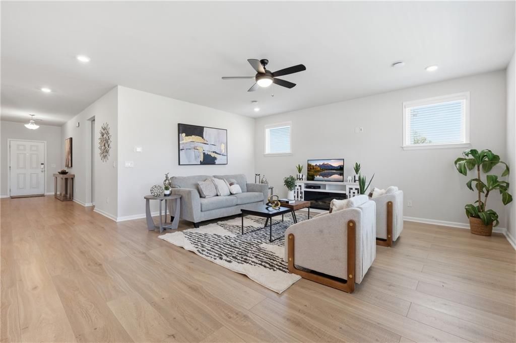 Building Photo - 8820 Shipton Cir