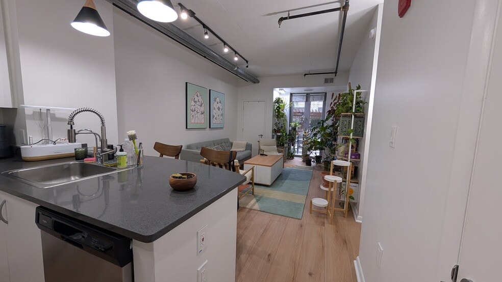 Building Photo - 1300 N St NW