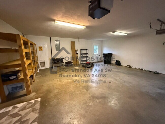 Building Photo - 4518 Lomond Cir