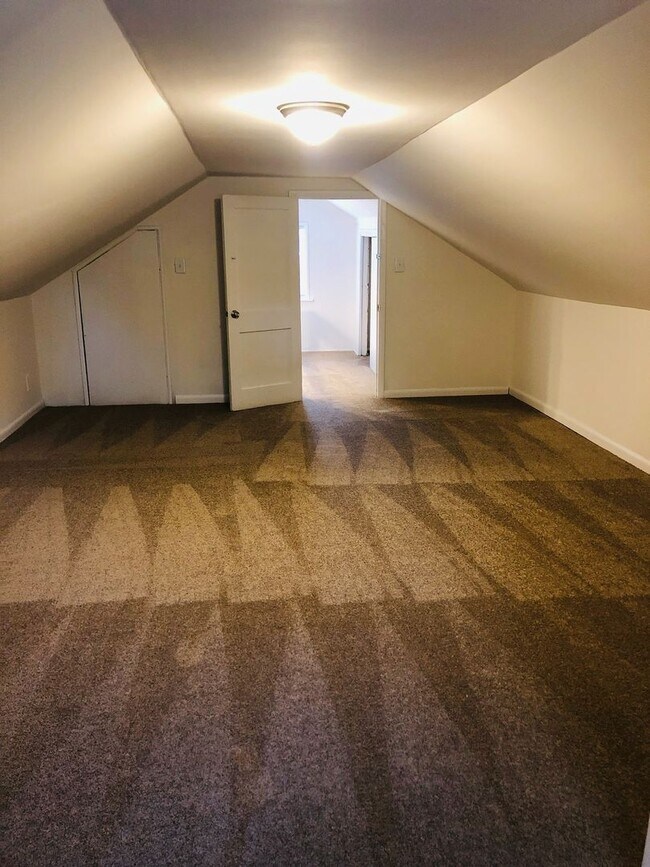 Building Photo - Adorable 3 bdrm/1.5 bath Home on a Corner Lot Across From Belmont Golf Course in Lakeside!