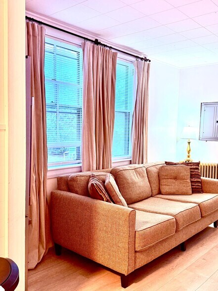 Building Photo - 163 Broadway