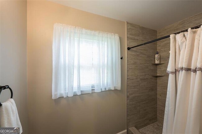Building Photo - 1025 Hilburn Dr SE