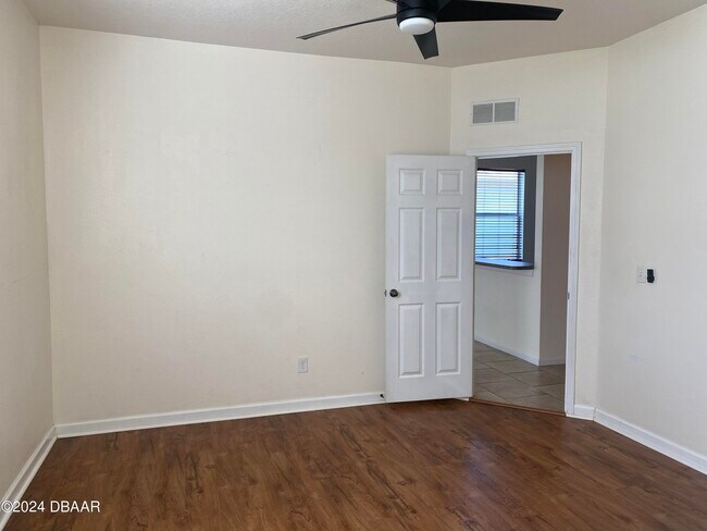 Building Photo - 1936 Cove Point Rd