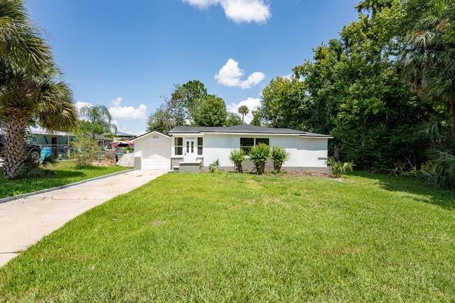 Primary Photo - 1052 Magnolia Ave