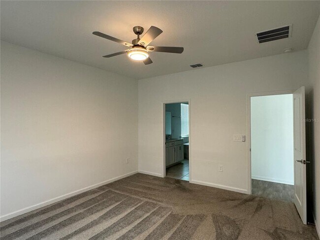 Building Photo - 6247 Lakepine St