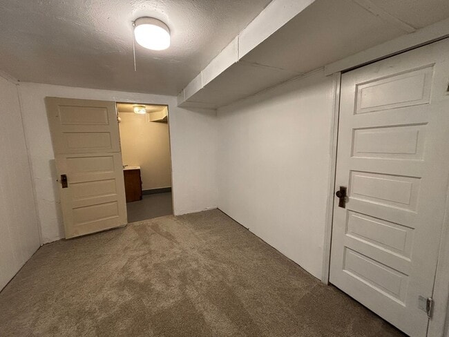 Building Photo - Available Now!  Single family home just mi...