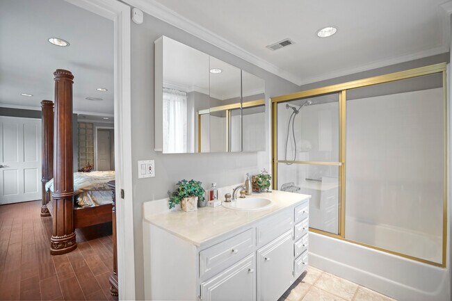 Building Photo - 3511 Berry Dr