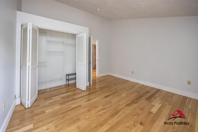 Building Photo - 2407 NE Skidmore St