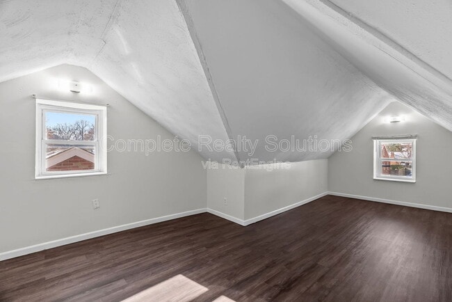 Building Photo - 8026 Wynwood Dr