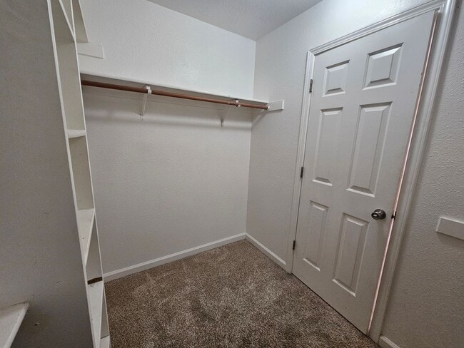 Building Photo - Large 4 bedroom two story in east Modesto!