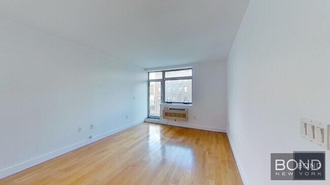 Building Photo - 12-22 30th Avenue