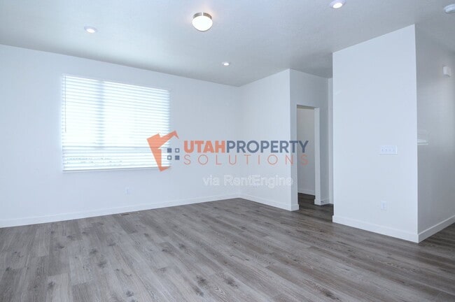 Building Photo - 1058 W 360 S