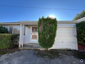 Building Photo - 2-Bedroom 1-Bath in South Tabor