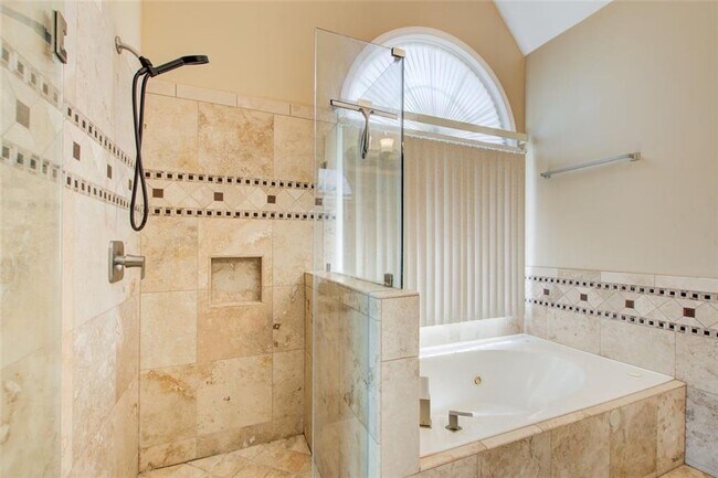 Building Photo - 3040 Stone Rd