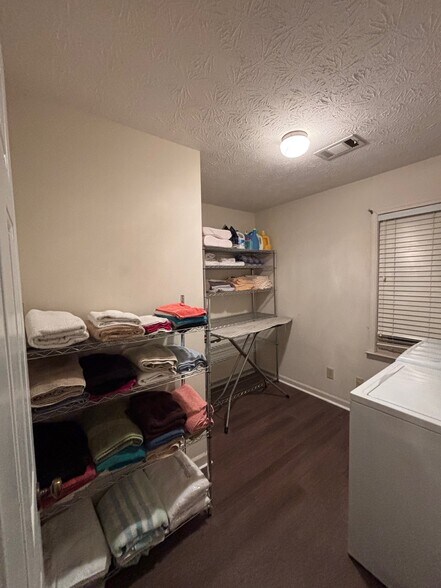 Building Photo - 420 Cardigan Cir SW