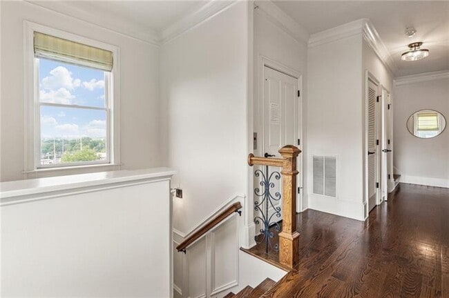 Building Photo - 629 Boulevard NE