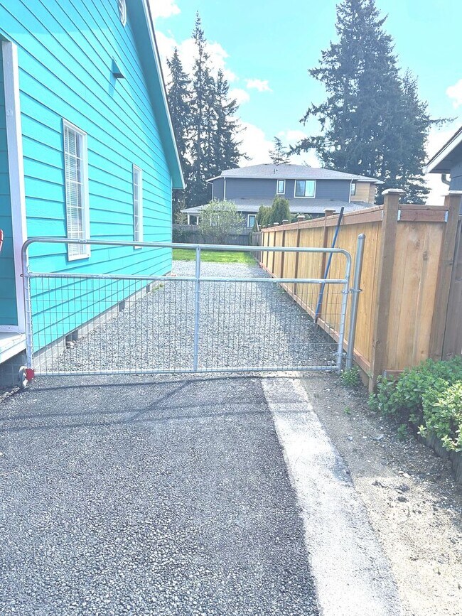 Building Photo - 47006a