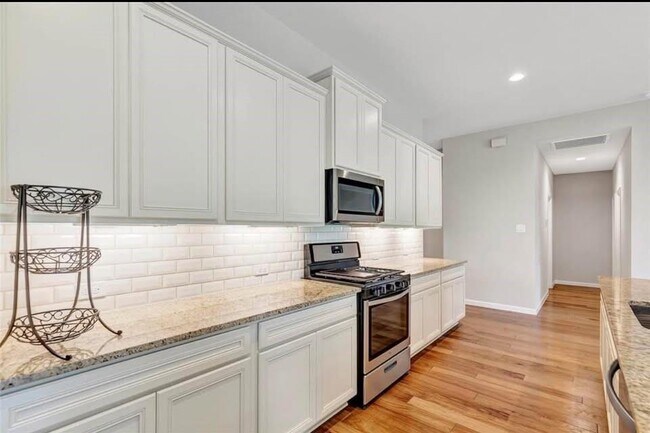 Building Photo - 18102 Humber River Ln